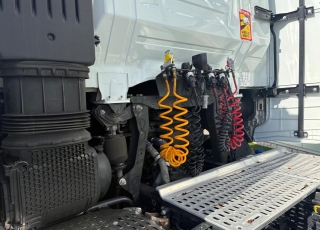 Tractor unit IVECO AS440S49TP S-WAY