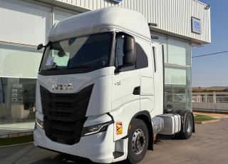 Tractor unit IVECO AS440S49TP S-WAY