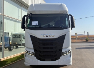 Tractor unit IVECO AS440S49TP S-WAY
