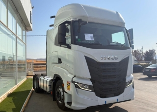 Tractor unit IVECO AS440S49TP S-WAY