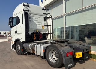 Tractor unit IVECO AS440S49TP S-WAY