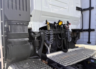 Tractor unit IVECO AS440S51TP S-WAY