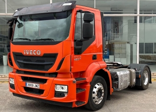 Cabeza tractora IVECO AD440S42TP, 
,  Euro6, 
Automática con intarder, 
Del año 2016, 
Con 740.011Km.
Neumáticos 315/70R22.5