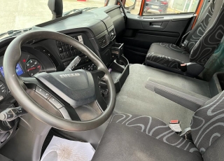 Cabeza tractora IVECO AD440S42TP, 
,  Euro6, 
Automática con intarder, 
Del año 2016, 
Con 740.011Km.
Neumáticos 315/70R22.5