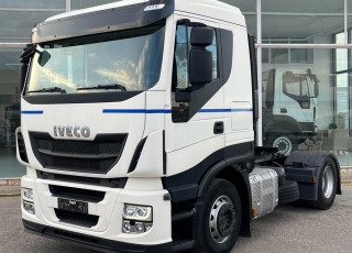 Cabeza tractora IVECO AS440S46TP, 
Hi Way , techo medio
Euro6, 
Automática con intarder, 
Del año 2014, 
Con 566.513km,
Neumáticos 315/70R22.5 y 315/70R22.5,

Precio 28.500€+IVA, con tractora reacondicionada, garantia consultar.