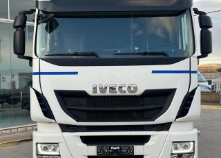 Cabeza tractora IVECO AS440S46TP, 
Hi Way , techo medio
Euro6, 
Automática con intarder, 
Del año 2014, 
Con 566.513km,
Neumáticos 315/70R22.5 y 315/70R22.5,

Precio 28.500€+IVA, con tractora reacondicionada, garantia consultar.