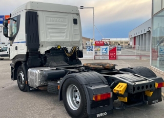 Cabeza tractora IVECO AS440S46TP, 
Hi Way , techo medio
Euro6, 
Automática con intarder, 
Del año 2014, 
Con 566.513km,
Neumáticos 315/70R22.5 y 315/70R22.5,

Precio 28.500€+IVA, con tractora reacondicionada, garantia consultar.