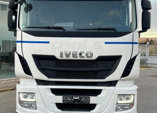 Cabeza tractora IVECO AS440S46TP, 
Hi Way , techo medio
Euro6, 
Automática con intarder, 
Del año 2014, 
Con 563.879km,
Neumáticos 315/70R22.5 y 315/70R22.5,

Precio 28.500€+IVA, con tractora reacondicionada, garantia consultar.