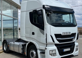 Cabeza tractora IVECO AS440S46TP, 
Hi Way EVO, 
Euro6, 
Automática con intarder, 
Del año 2017, 
Con 597.544km.
Neumáticos 315/70R22.5 y 315/70R22.5


Precio 36.900€+IVA, con tractora reacondicionada y con 6 meses de garantía de cadena cinemática.