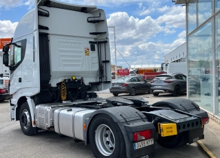 Cabeza tractora IVECO AS440S46TP, 
Hi Way EVO, 
Euro6, 
Automática con intarder, 
Del año 2017, 
Con 597.544km.
Neumáticos 315/70R22.5 y 315/70R22.5  Precio 36.900€+IVA, con tractora reacondicionada y con 6 meses de garantía de cadena cinemática.