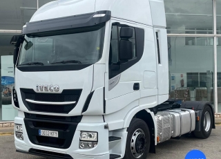 Cabeza tractora IVECO AS440S46TP, 
Hi Way EVO, 
Euro6, 
Automática con intarder, 
Del año 2017, 
Con 512.810km.
Neumáticos 315/70R22.5 y 315/70R22.5  Precio 39.900€+IVA, con tractora reacondicionada y con 6 meses de garantía de cadena cinemática.