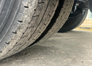 Cabeza tractora IVECO AS440S46TP, 
Hi Way EVO, 
Euro6, 
Automática con intarder, 
Del año 2017, 
Con 512.810km.
Neumáticos 315/70R22.5 y 315/70R22.5  Precio 39.900€+IVA, con tractora reacondicionada y con 6 meses de garantía de cadena cinemática.