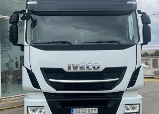 Cabeza tractora IVECO AS440S46TP, 
Hi Way EVO, 
Euro6, 
Automática con intarder, 
Del año 2017, 
Con 512.810km.
Neumáticos 315/70R22.5 y 315/70R22.5  Precio 39.900€+IVA, con tractora reacondicionada y con 6 meses de garantía de cadena cinemática.