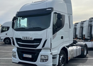 Cabeza tractora IVECO AS440S46TP, 
Hi Way EVO, 
Euro6, 
Automática con intarder, 
Del año 2017, 
Con 656.962km.
Neumáticos 365/55R22.5 y 315/70R22.5  Precio 27.500€+IVA, con tractora reacondicionada