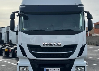 Cabeza tractora IVECO AS440S46TP, 
Hi Way EVO, 
Euro6, 
Automática con intarder, 
Del año 2017, 
Con 656.962km.
Neumáticos 365/55R22.5 y 315/70R22.5  Precio 27.500€+IVA, con tractora reacondicionada