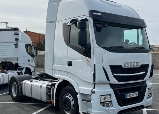 Cabeza tractora IVECO AS440S46TP, 
Hi Way EVO, 
Euro6, 
Automática con intarder, 
Del año 2017, 
Con 656.962km.
Neumáticos 365/55R22.5 y 315/70R22.5  Precio 27.500€+IVA, con tractora reacondicionada