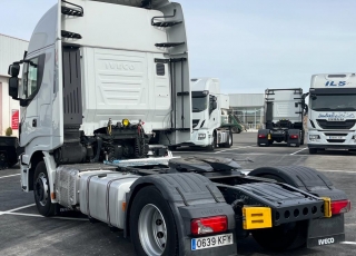 Cabeza tractora IVECO AS440S46TP, 
Hi Way EVO, 
Euro6, 
Automática con intarder, 
Del año 2017, 
Con 656.962km.
Neumáticos 365/55R22.5 y 315/70R22.5  Precio 27.500€+IVA, con tractora reacondicionada