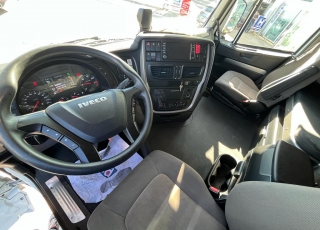 Cabeza tractora IVECO AS440S46TP, 
Hi Way EVO, 
Euro6, 
Automática con intarder, 
Del año 2017, 
Con 656.962km.
Neumáticos 365/55R22.5 y 315/70R22.5  Precio 27.500€+IVA, con tractora reacondicionada