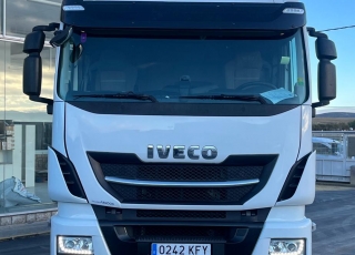 Cabeza tractora IVECO AS440S46TP, 
Hi Way EVO, 
Euro6, 
Automática con intarder, 
Del año 2017, 
Con 552.782km.
Neumáticos 365/55R22.5 y 315/70R22.5  Precio 34.500€+IVA, con tractora reacondicionada