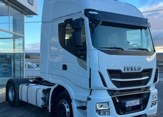 Cabeza tractora IVECO AS440S46TP, 
Hi Way EVO, 
Euro6, 
Automática con intarder, 
Del año 2017, 
Con 552.782km.
Neumáticos 365/55R22.5 y 315/70R22.5  Precio 34.500€+IVA, con tractora reacondicionada
