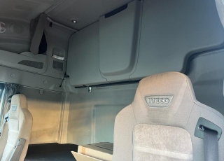 Cabeza tractora IVECO AS440S46TP, 
Hi Way EVO, 
Euro6, 
Automática con intarder, 
Del año 2017, 
Con 552.782km.
Neumáticos 365/55R22.5 y 315/70R22.5  Precio 34.500€+IVA, con tractora reacondicionada