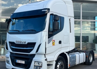 Cabeza tractora IVECO AS440S46TP, 
Hi Way EVO, 
Euro6, 
Automática con intarder, 
Del año 2017, 
Con 562.686km.
Neumáticos 365/55R22.5 y 315/70R22.5


Precio 32.500€+IVA, con tractora reacondicionada