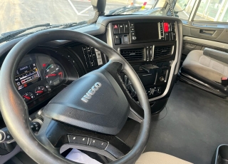 Cabeza tractora IVECO AS440S46TP, 
Hi Way EVO, 
Euro6, 
Automática con intarder, 
Del año 2017, 
Con 562.686km.
Neumáticos 365/55R22.5 y 315/70R22.5  Precio 34.500€+IVA, con tractora reacondicionada