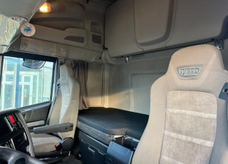Cabeza tractora IVECO AS440S46TP, 
Hi Way EVO, 
Euro6, 
Automática con intarder, 
Del año 2017, 
Con 562.686km.
Neumáticos 365/55R22.5 y 315/70R22.5  Precio 34.500€+IVA, con tractora reacondicionada