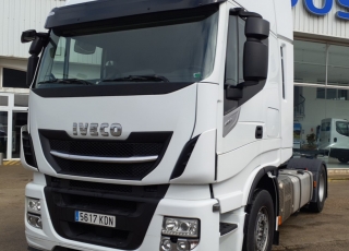 Cabeza tractora IVECO AS440S46TP, 
Hi Way EVO, 
Euro6, 
Automática con intarder, 
Del año 2017, 
Con 430.607km.
Neumáticos 365/55R22.5 y 315/70R22.5


Precio 44.500€+IVA, con tractora reacondicionada y con 12 meses de garantía de cadena cinemática.