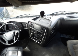Cabeza tractora IVECO AS440S46TP, 
Hi Way EVO, 
Euro6, 
Automática con intarder, 
Del año 2017, 
Con 430.607km.
Neumáticos 365/55R22.5 y 315/70R22.5  Precio 44.500€+IVA, con tractora reacondicionada y con 12 meses de garantía de cadena cinemática.