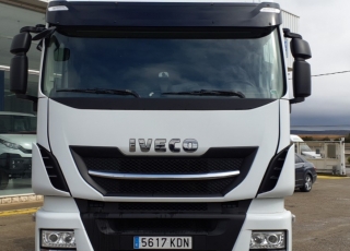 Cabeza tractora IVECO AS440S46TP, 
Hi Way EVO, 
Euro6, 
Automática con intarder, 
Del año 2017, 
Con 430.607km.
Neumáticos 365/55R22.5 y 315/70R22.5


Precio 44.500€+IVA, con tractora reacondicionada y con 12 meses de garantía de cadena cinemática.