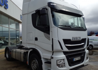 Cabeza tractora IVECO AS440S46TP, 
Hi Way EVO, 
Euro6, 
Automática con intarder, 
Del año 2017, 
Con 430.607km.
Neumáticos 365/55R22.5 y 315/70R22.5  Precio 44.500€+IVA, con tractora reacondicionada y con 12 meses de garantía de cadena cinemática.