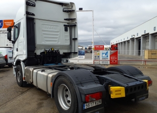 Cabeza tractora IVECO AS440S46TP, 
Hi Way EVO, 
Euro6, 
Automática con intarder, 
Del año 2017, 
Con 430.607km.
Neumáticos 365/55R22.5 y 315/70R22.5


Precio 44.500€+IVA, con tractora reacondicionada y con 12 meses de garantía de cadena cinemática.