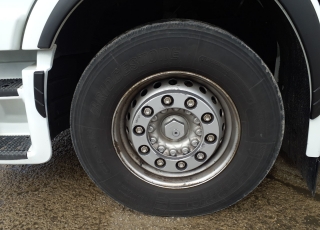 Cabeza tractora IVECO AS440S46TP, 
Hi Way EVO, 
Euro6, 
Automática con intarder, 
Del año 2017, 
Con 430.607km.
Neumáticos 365/55R22.5 y 315/70R22.5  Precio 44.500€+IVA, con tractora reacondicionada y con 12 meses de garantía de cadena cinemática.