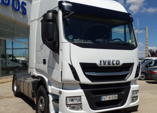 Cabeza tractora IVECO AS440S46TP, 
Hi Way EVO, 
Euro6, 
Automática con intarder, 
Del año 2017, 
Con 457.705km.
Neumáticos 365/55R22.5 y 315/70R22.5


Precio 47.900€+IVA, con tractora reacondicionada y con 12 meses de garantía de cadena cinemática.