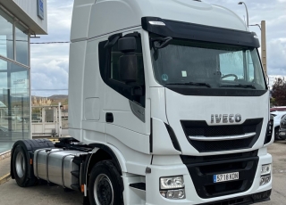 Cabeza tractora IVECO AS440S46TP, 
Hi Way EVO, 
Euro6, 
Automática con intarder, 
Del año 2017, 
Con 457.720km.
Neumáticos 365/55R22.5 y 315/70R22.5


Precio 47.900€+IVA, con tractora reacondicionada y con 12 meses de garantía de cadena cinemática.