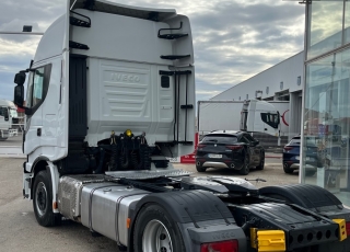 Cabeza tractora IVECO AS440S46TP, 
Hi Way EVO, 
Euro6, 
Automática con intarder, 
Del año 2017, 
Con 457.720km.
Neumáticos 365/55R22.5 y 315/70R22.5  Precio 47.900€+IVA, con tractora reacondicionada y con 12 meses de garantía de cadena cinemática.