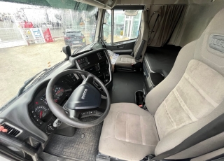 Cabeza tractora IVECO AS440S46TP, 
Hi Way EVO, 
Euro6, 
Automática con intarder, 
Del año 2017, 
Con 457.720km.
Neumáticos 365/55R22.5 y 315/70R22.5  Precio 47.900€+IVA, con tractora reacondicionada y con 12 meses de garantía de cadena cinemática.