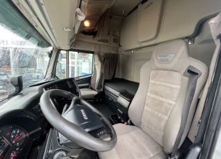 Cabeza tractora IVECO AS440S46TP, 
Hi Way EVO, 
Euro6, 
Automática con intarder, 
Del año 2017, 
Con 457.720km.
Neumáticos 365/55R22.5 y 315/70R22.5  Precio 47.900€+IVA, con tractora reacondicionada y con 12 meses de garantía de cadena cinemática.