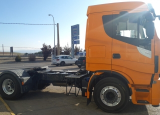 Cabeza tractora IVECO AS440S46TP, 
Hi Way EVO, techo medio
Euro6, 
Automática con intarder, 
Del año 2017, 
Con 507.466km,
Neumáticos 385/65R22.5 y 315/80R22.5,  Precio 37.500€+IVA, con tractora reacondicionada, garantia consultar.