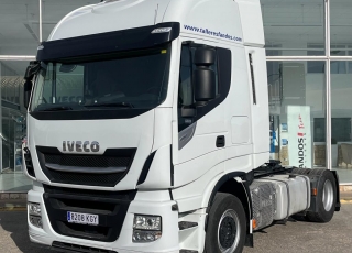Cabeza tractora IVECO AS440S46TP, 
Hi Way EVO, 
Euro6, 
Automática con intarder, 
Del año 2018, 
Con 581.395km.
Neumáticos 365/55R22.5 y 315/70R22.5  Precio 36.500€+IVA, con tractora reacondicionada