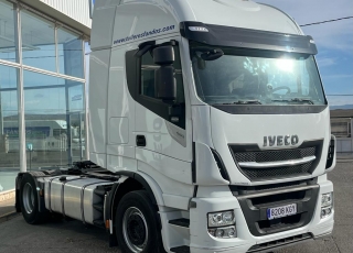 Cabeza tractora IVECO AS440S46TP, 
Hi Way EVO, 
Euro6, 
Automática con intarder, 
Del año 2018, 
Con 581.395km.
Neumáticos 365/55R22.5 y 315/70R22.5  Precio 36.500€+IVA, con tractora reacondicionada