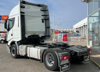 Cabeza tractora IVECO AS440S46TP, 
Hi Way EVO, 
Euro6, 
Automática con intarder, 
Del año 2018, 
Con 581.395km.
Neumáticos 365/55R22.5 y 315/70R22.5  Precio 36.500€+IVA, con tractora reacondicionada