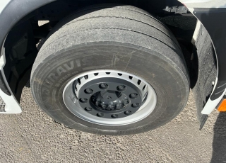 Cabeza tractora IVECO AS440S46TP, 
Hi Way EVO, 
Euro6, 
Automática con intarder, 
Del año 2018, 
Con 581.395km.
Neumáticos 365/55R22.5 y 315/70R22.5  Precio 36.500€+IVA, con tractora reacondicionada