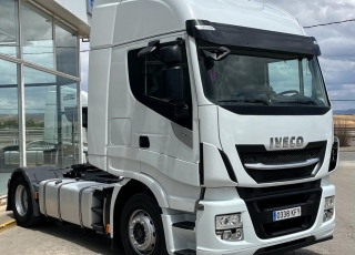 Cabeza tractora IVECO AS440S46TP, 
Hi Way EVO, 
Euro6, 
Automática con intarder, 
Del año 2017, 
Con 591.000km.
Neumáticos 315/70R22.5 y 315/70R22.5  Precio 36.900€+IVA, con tractora reacondicionada y con 6 meses de garantía de cadena cinemática.
