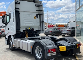 Cabeza tractora IVECO AS440S46TP, 
Hi Way EVO, 
Euro6, 
Automática con intarder, 
Del año 2017, 
Con 591.000km.
Neumáticos 315/70R22.5 y 315/70R22.5  Precio 36.900€+IVA, con tractora reacondicionada y con 6 meses de garantía de cadena cinemática.
