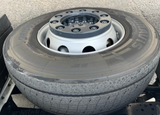 Cabeza tractora IVECO AS440S46TP, 
Hi Way EVO, 
Euro6, 
Automática con intarder, 
Del año 2017, 
Con 591.000km.
Neumáticos 315/70R22.5 y 315/70R22.5  Precio 36.900€+IVA, con tractora reacondicionada y con 6 meses de garantía de cadena cinemática.