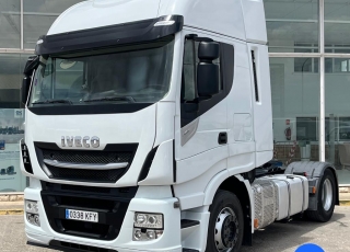 Cabeza tractora IVECO AS440S46TP, 
Hi Way EVO, 
Euro6, 
Automática con intarder, 
Del año 2017, 
Con 591.000km.
Neumáticos 315/70R22.5 y 315/70R22.5  Precio 36.900€+IVA, con tractora reacondicionada y con 6 meses de garantía de cadena cinemática.