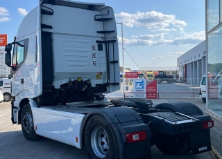 Tractor unit IVECO AS440S46TP, HiWay, Euro6, 2016, 552.506km.
