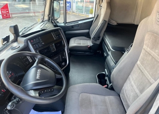 Tractor unit IVECO AS440S46TP, HiWay, Euro6, 2016, 552.506km.